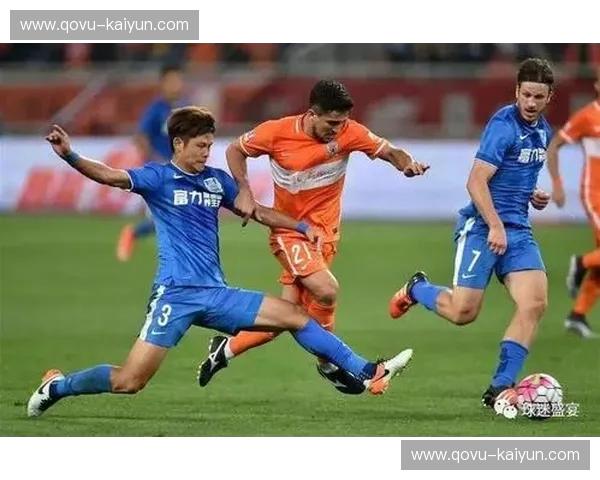 橙志凌云对决越秀山之魂：2017，那个夏天被鲁能与富力点燃的绿茵狂想